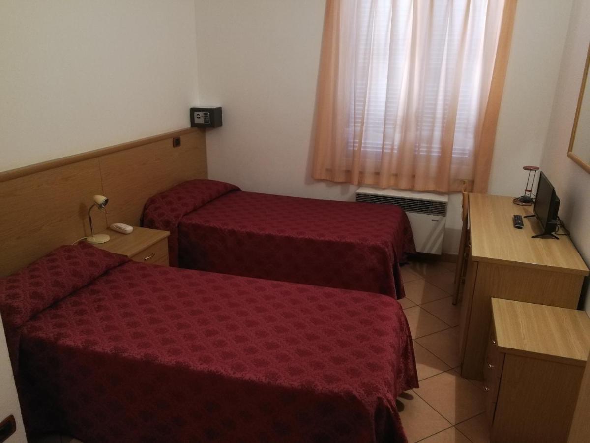 Albergo Della Stazione Cairo Montenotte Pokoj fotografie