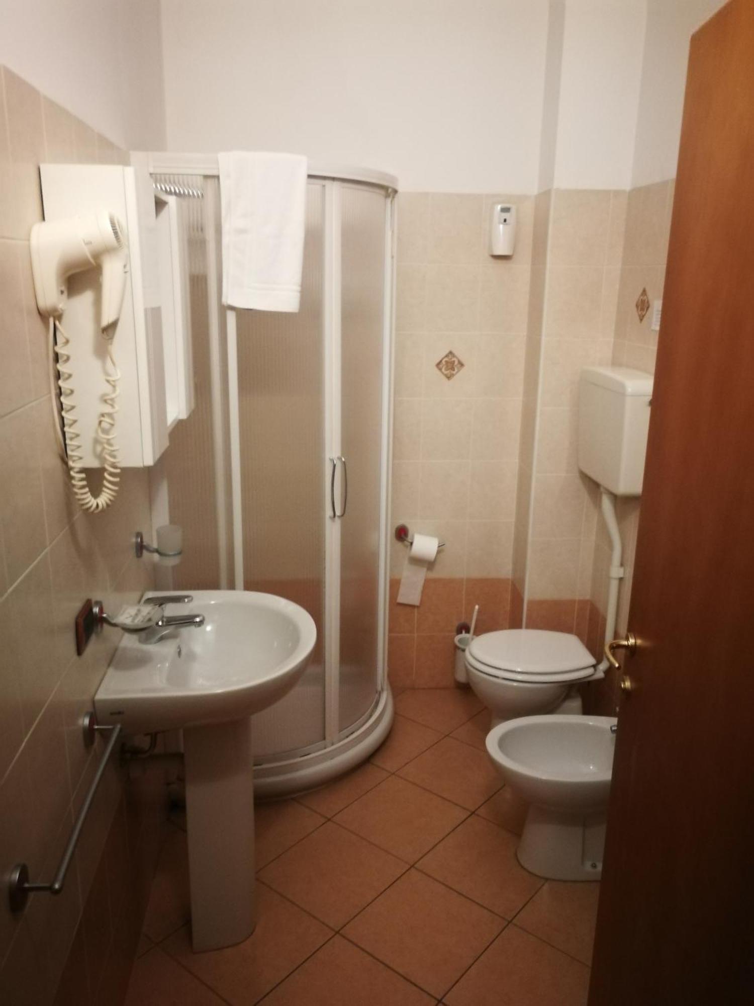 Albergo Della Stazione Cairo Montenotte Pokoj fotografie