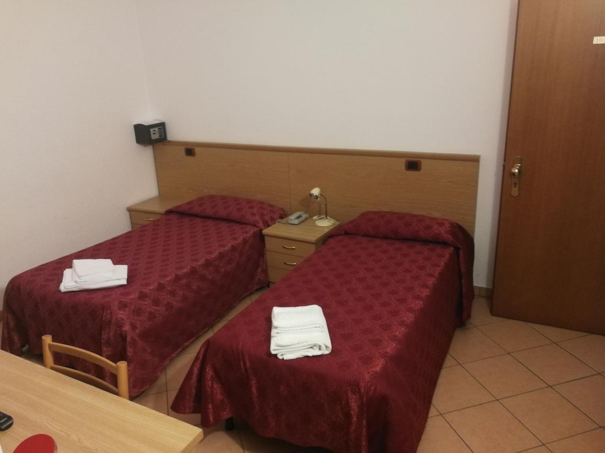 Albergo Della Stazione Cairo Montenotte Pokoj fotografie